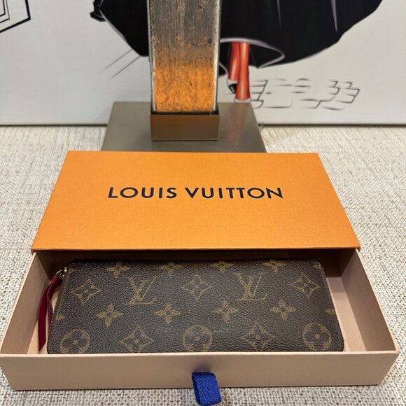 Louis Vuitton Porte Feuille Clémence Monogram Wallet with Fuscia Interior - Picture 12 of 13